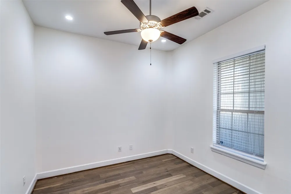 5015 Meridian Lane #1102 Addison, TX 75001