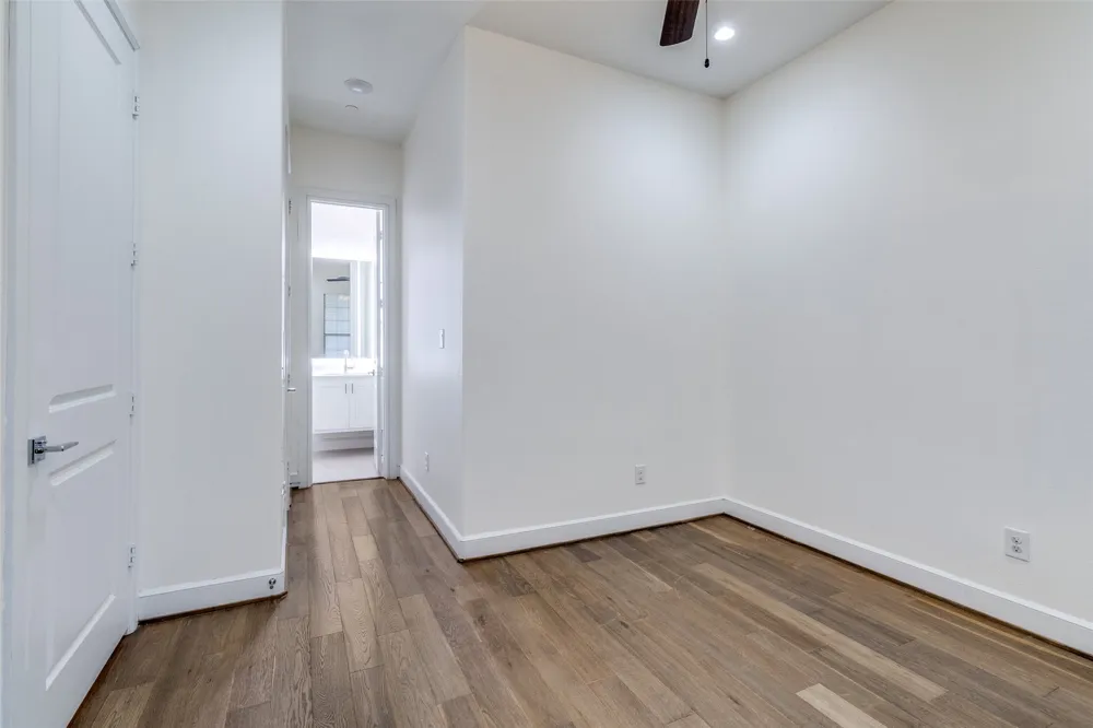5015 Meridian Lane #1102 Addison, TX 75001