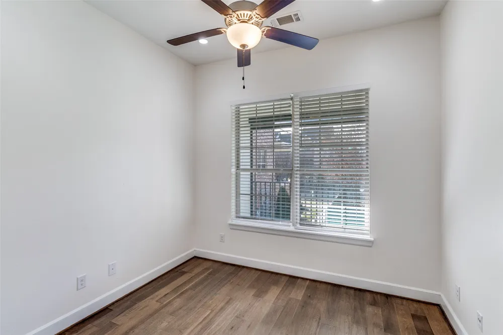 5015 Meridian Lane #1102 Addison, TX 75001
