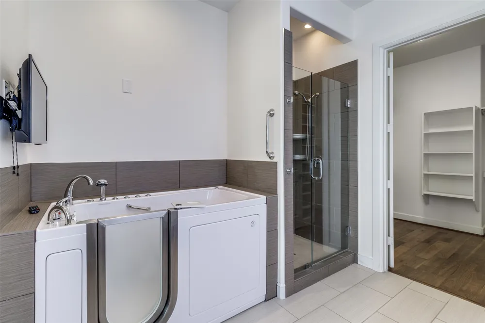 5015 Meridian Lane #1102 Addison, TX 75001