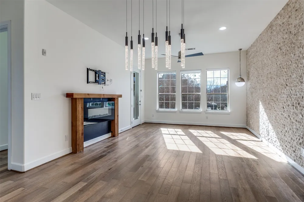 5015 Meridian Lane #1102 Addison, TX 75001
