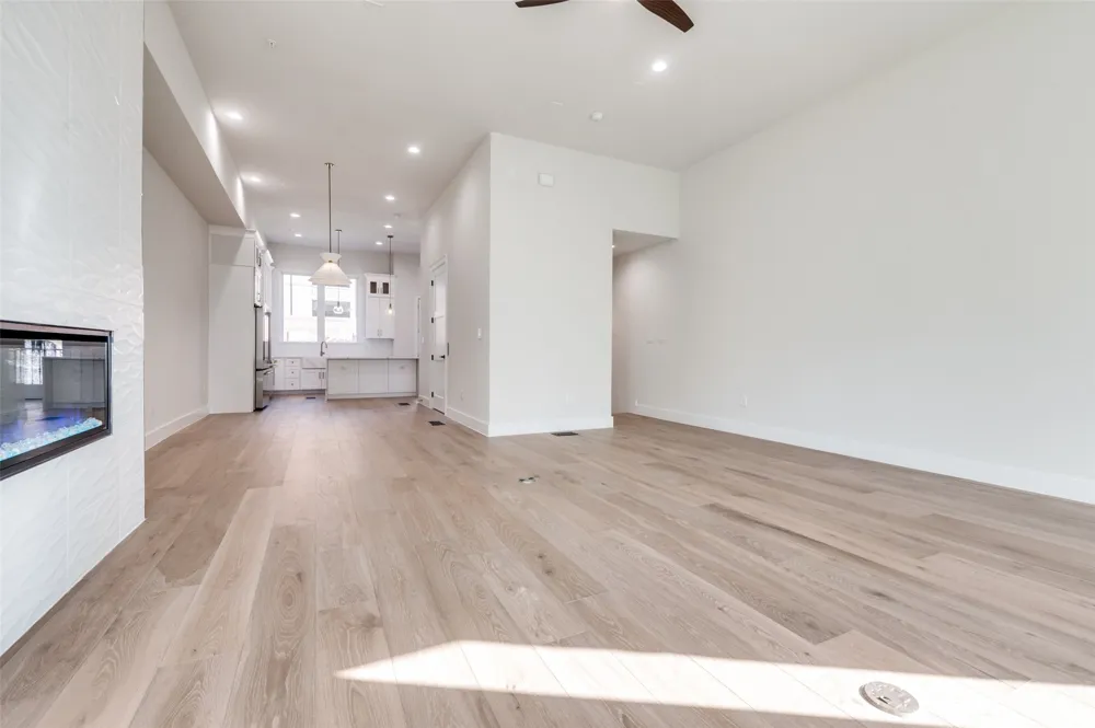 218 E Dallas Road #102 Grapevine, TX 76051