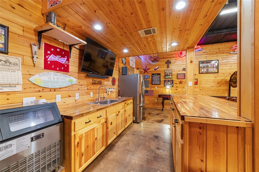 241 E Circle Drive Coleman, TX 76834