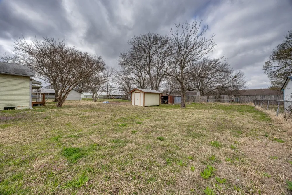 308 Bois D Arc Street Savoy, TX 75479