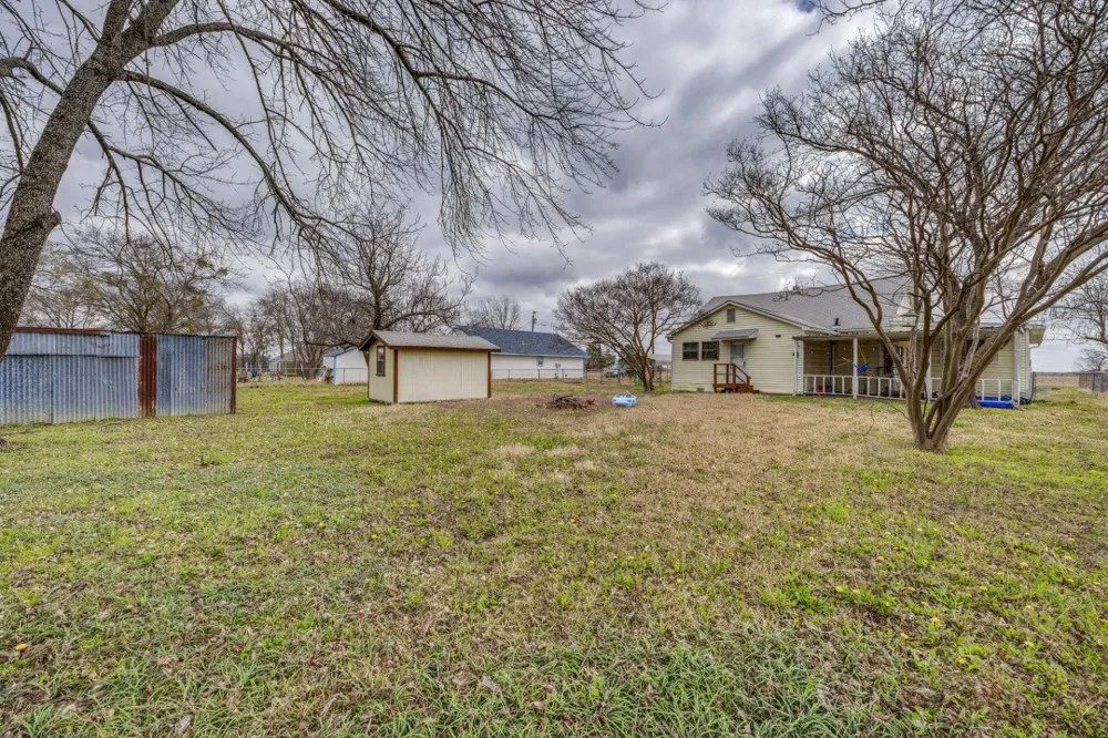 308 Bois D Arc Street Savoy, TX 75479