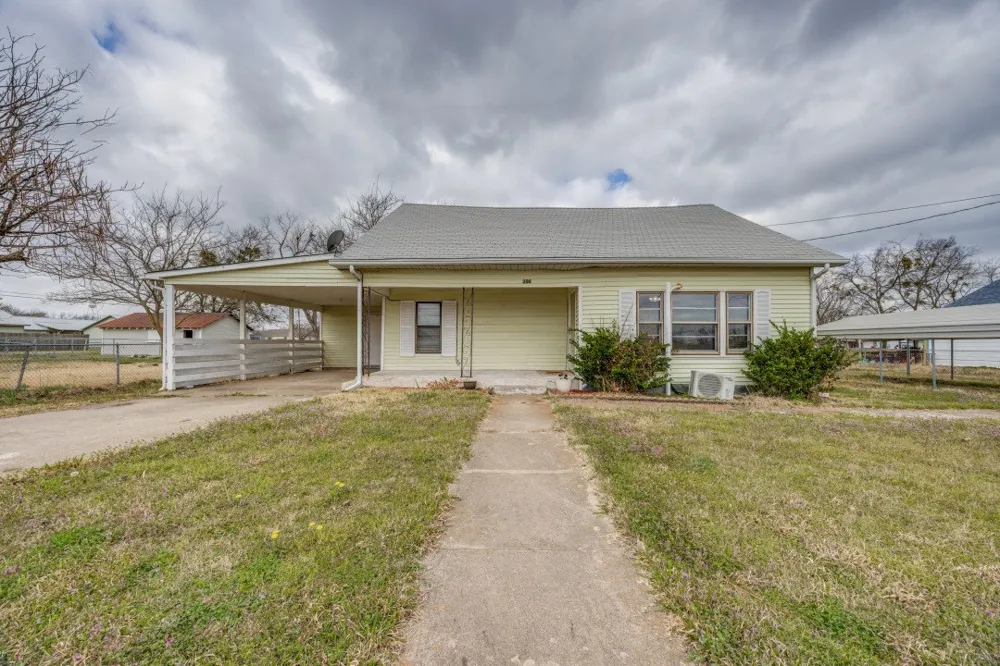 308 Bois D Arc Street Savoy, TX 75479