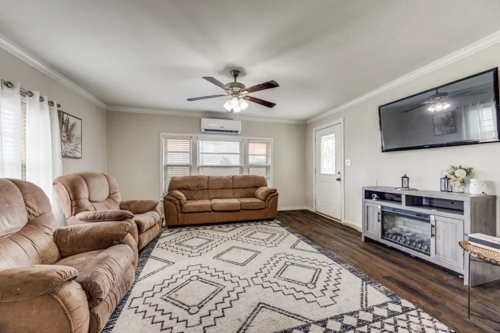 308 Bois D Arc Street Savoy, TX 75479