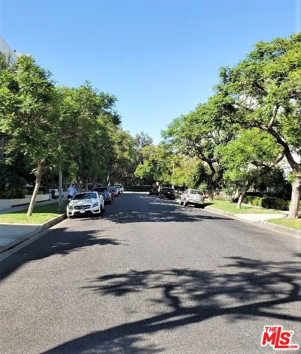 435 PALM DRIVE #202 Beverly Hills, CA 90210