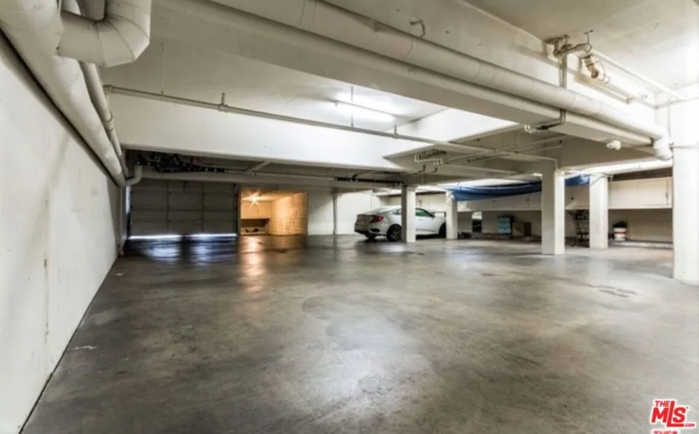435 PALM DRIVE #202 Beverly Hills, CA 90210