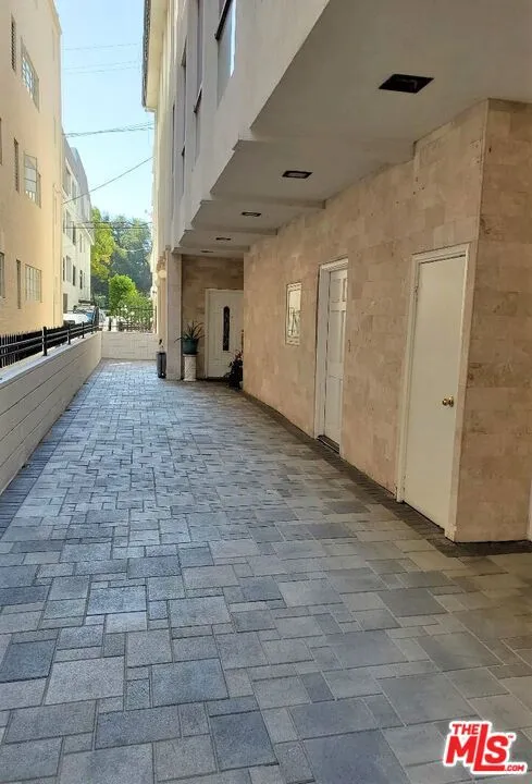 435 PALM DRIVE #202 Beverly Hills, CA 90210