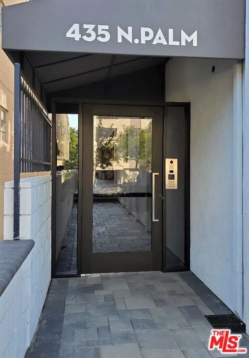 435 PALM DRIVE #202 Beverly Hills, CA 90210