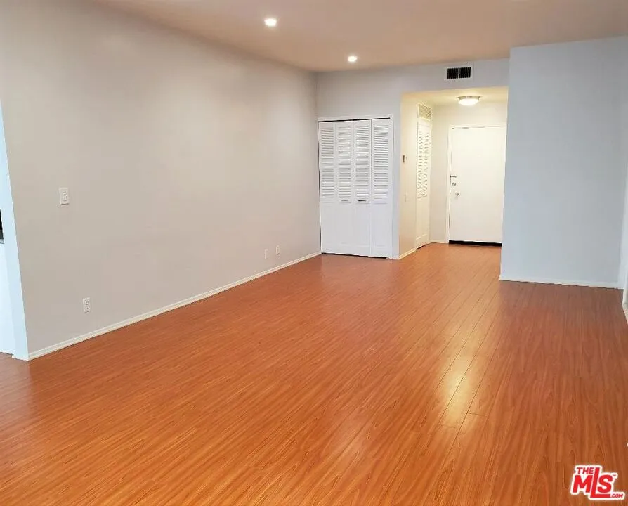435 PALM DRIVE #202 Beverly Hills, CA 90210