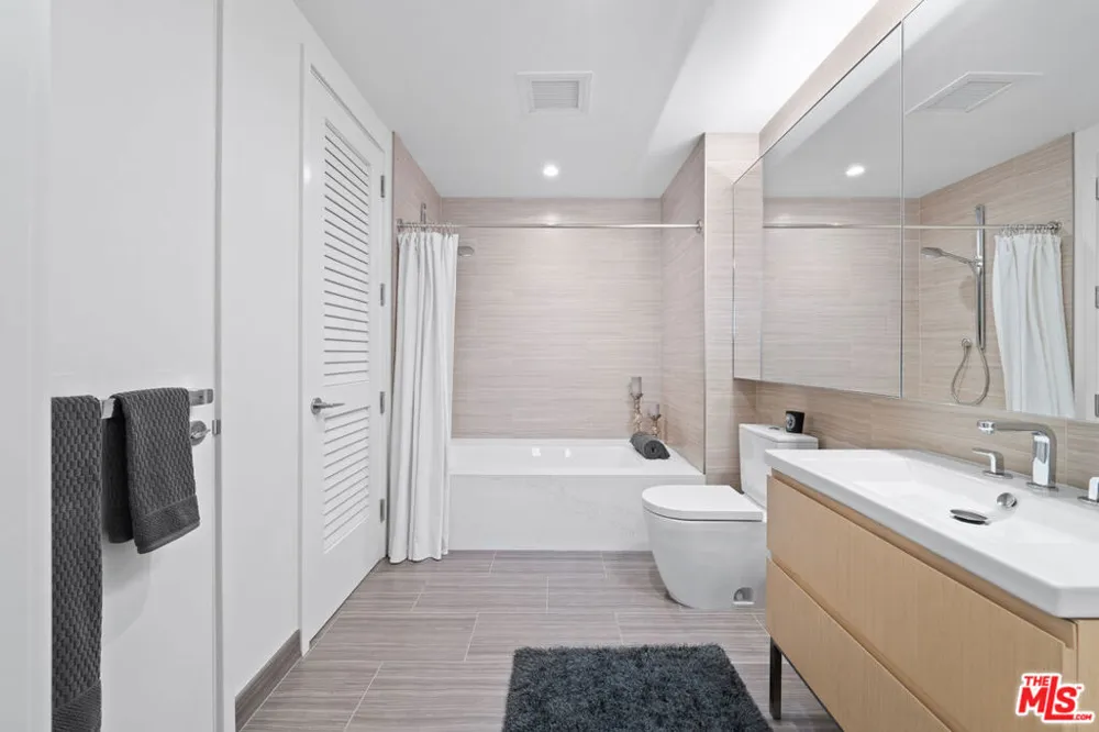 877 Francisco Street #2212 Los Angeles, CA 90017