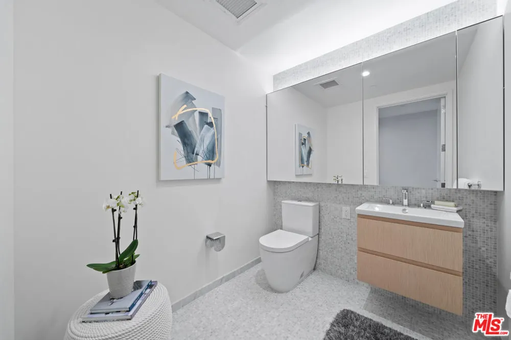 877 Francisco Street #2212 Los Angeles, CA 90017
