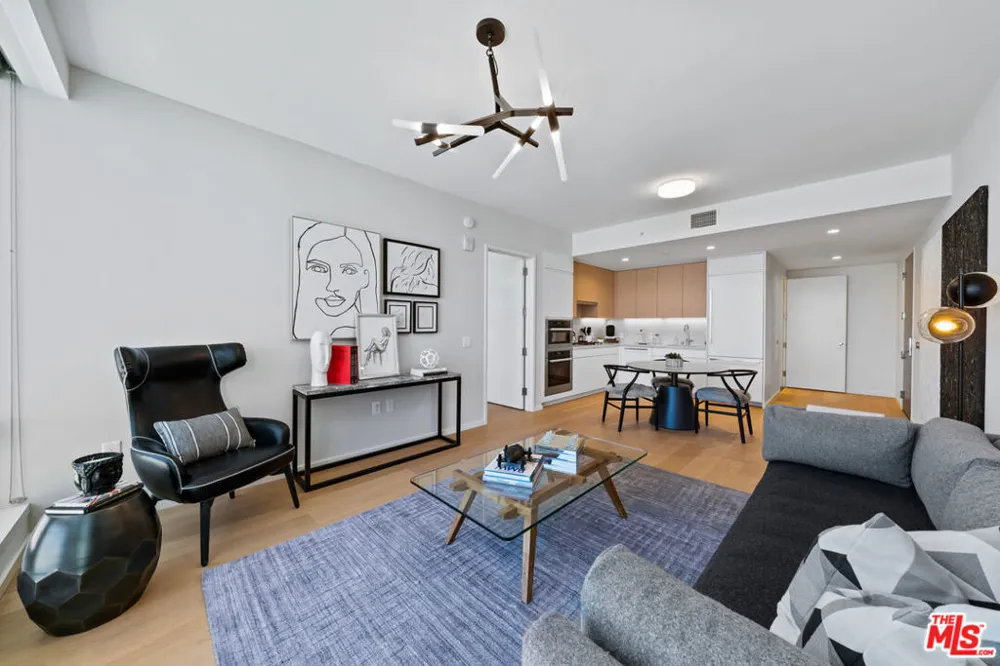 877 Francisco Street #2212 Los Angeles, CA 90017