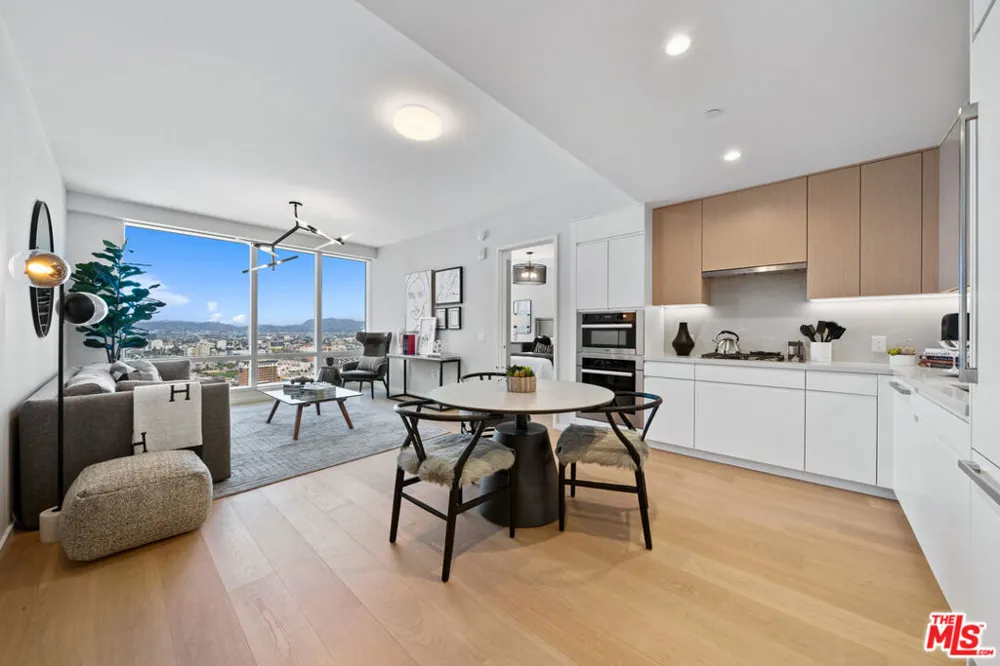 877 Francisco Street #2212 Los Angeles, CA 90017