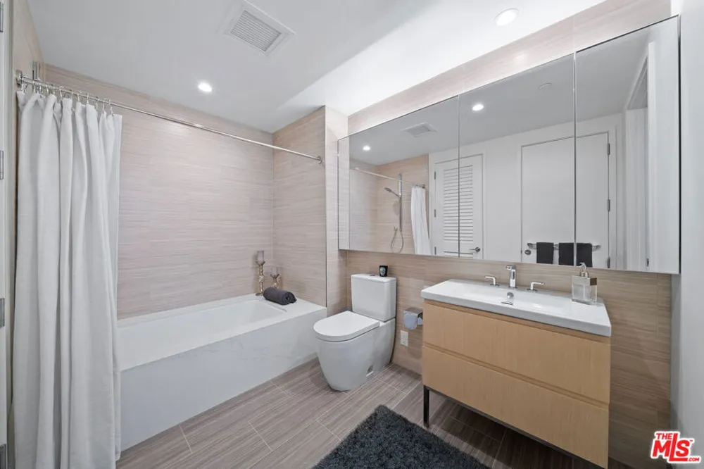 877 Francisco Street #2212 Los Angeles, CA 90017
