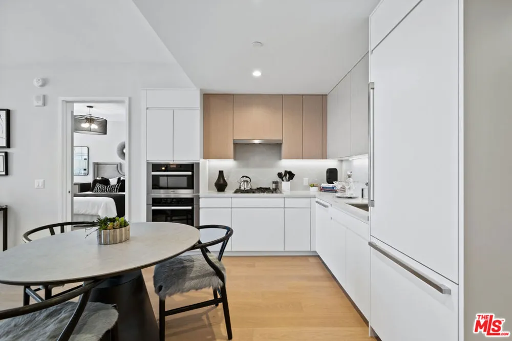 877 Francisco Street #2212 Los Angeles, CA 90017