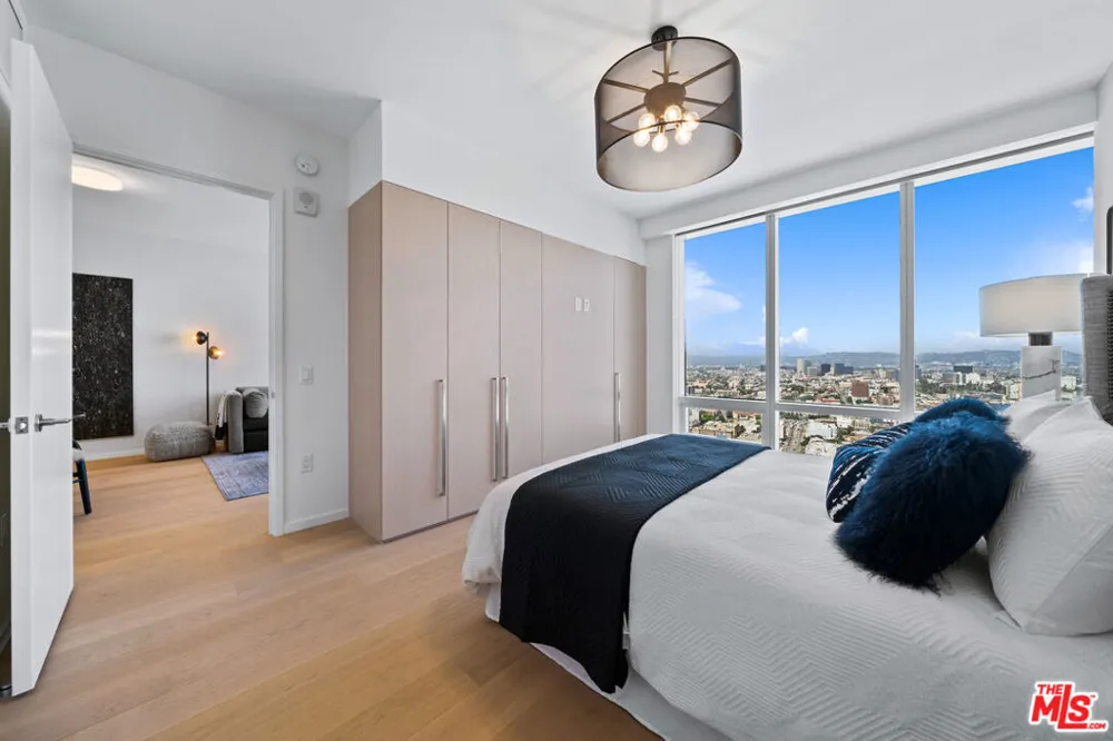 877 Francisco Street #2212 Los Angeles, CA 90017