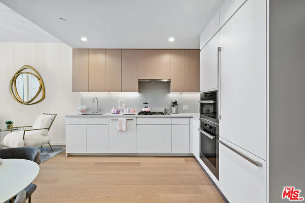 877 Francisco Street #2305 Los Angeles, CA 90017
