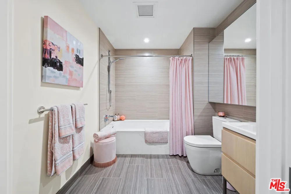 877 Francisco Street #2305 Los Angeles, CA 90017