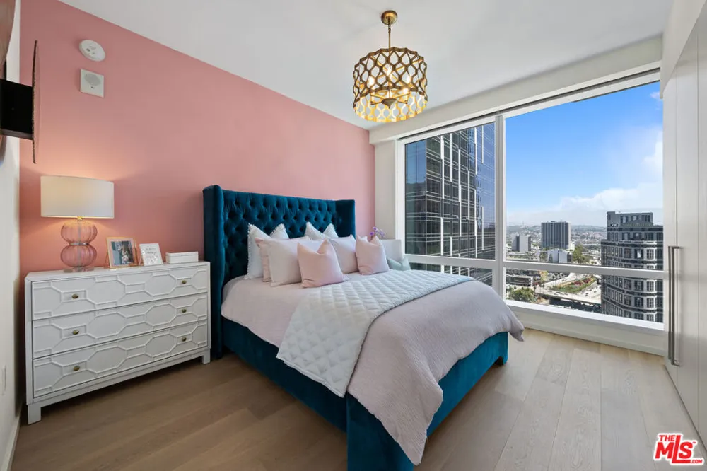 877 Francisco Street #2305 Los Angeles, CA 90017