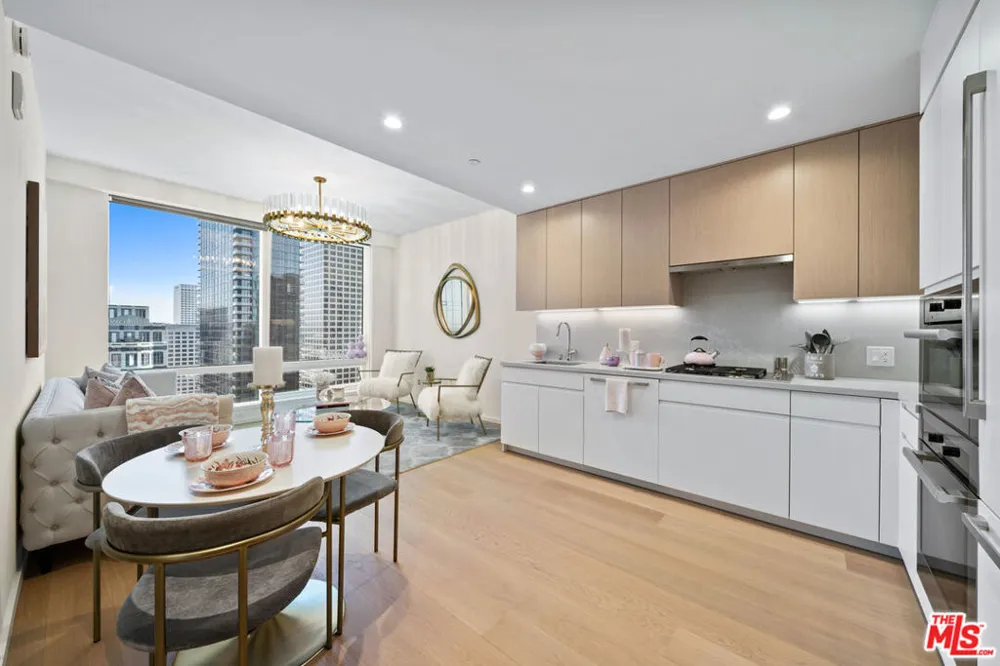 877 Francisco Street #2305 Los Angeles, CA 90017