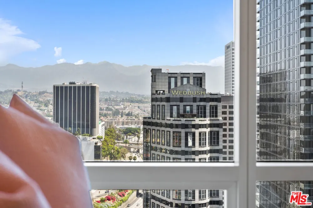 877 Francisco Street #2305 Los Angeles, CA 90017