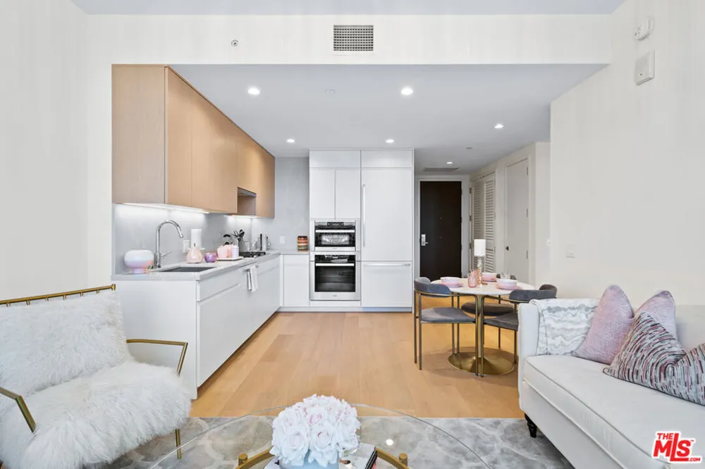 877 Francisco Street #2305 Los Angeles, CA 90017