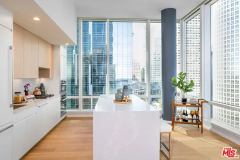877 Francisco Street #1806