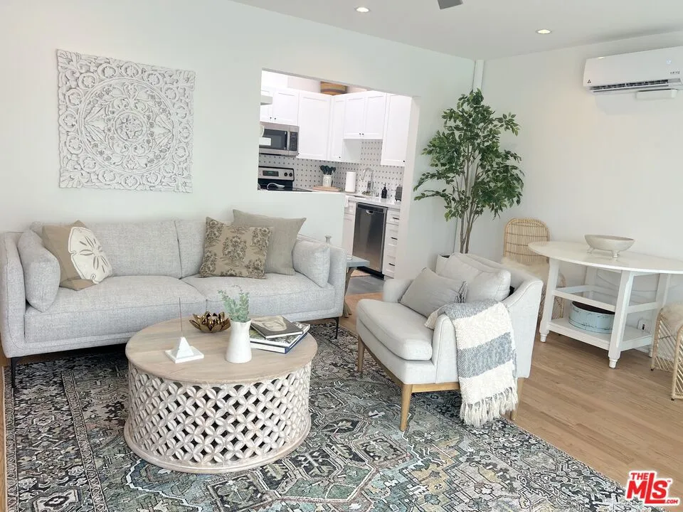 25366 Malibu Road #2 Malibu, CA 90265