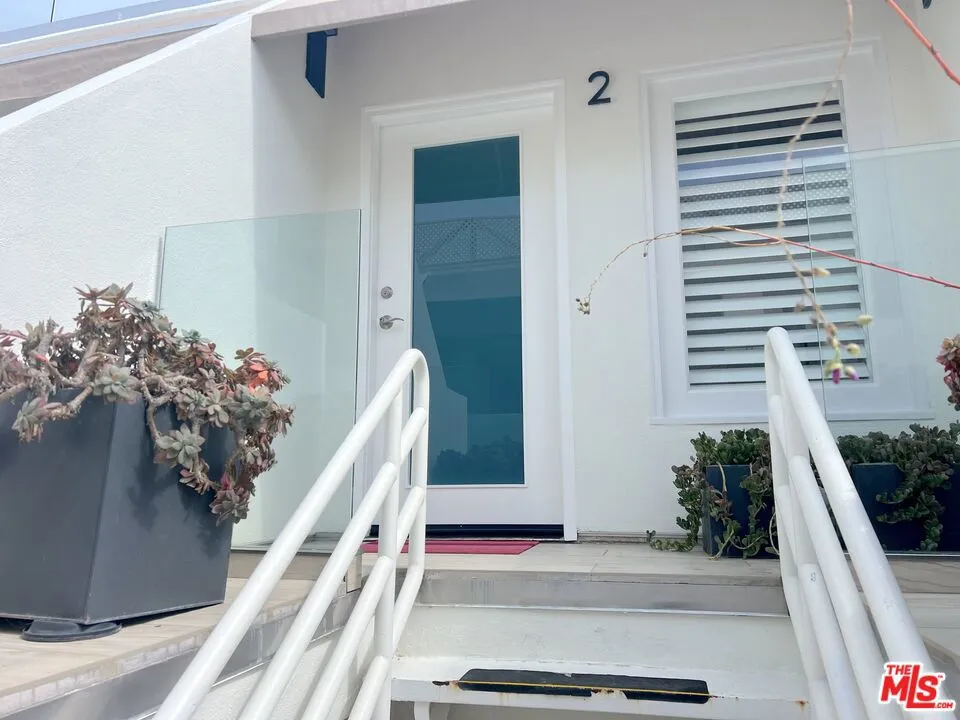 25366 Malibu Road #2 Malibu, CA 90265