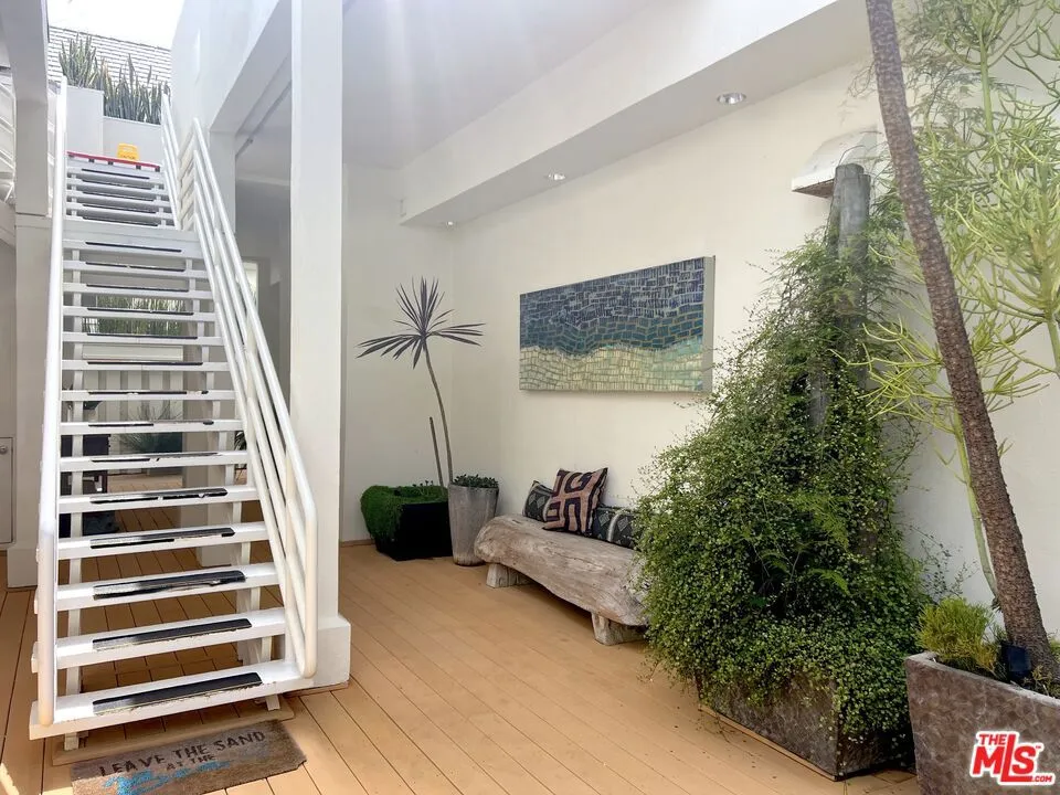 25366 Malibu Road #2 Malibu, CA 90265