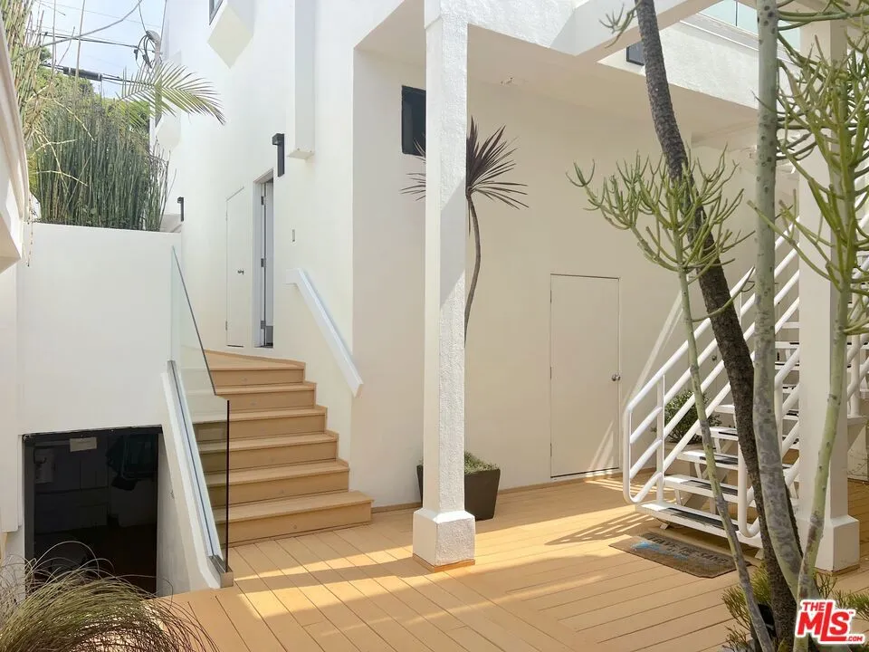 25366 Malibu Road #2 Malibu, CA 90265