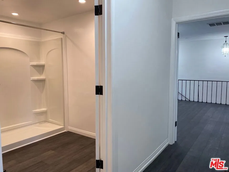 619 S La Brea Avenue #2nd Floor Los Angeles, CA 90036