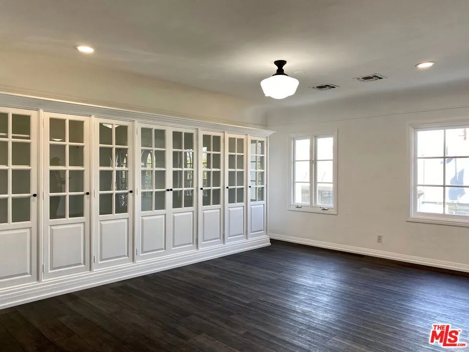 619 S La Brea Avenue #2nd Floor Los Angeles, CA 90036