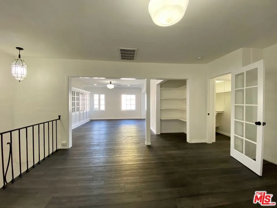 619 S La Brea Avenue #2nd Floor Los Angeles, CA 90036