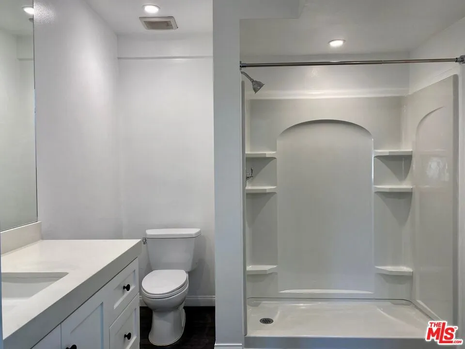619 S La Brea Avenue #2nd Floor Los Angeles, CA 90036