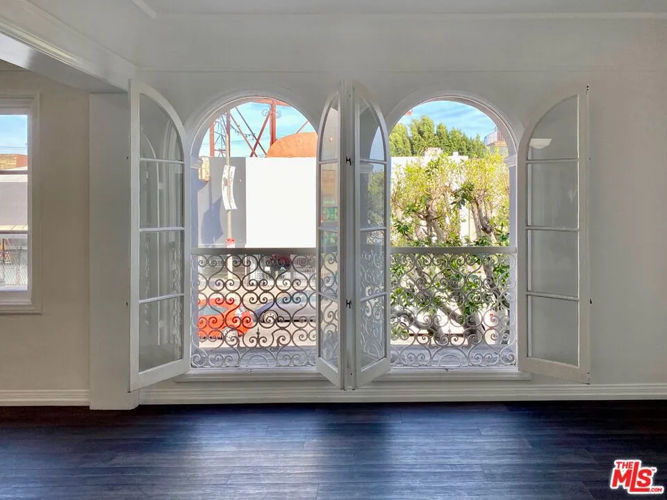 619 S La Brea Avenue #2nd Floor Los Angeles, CA 90036