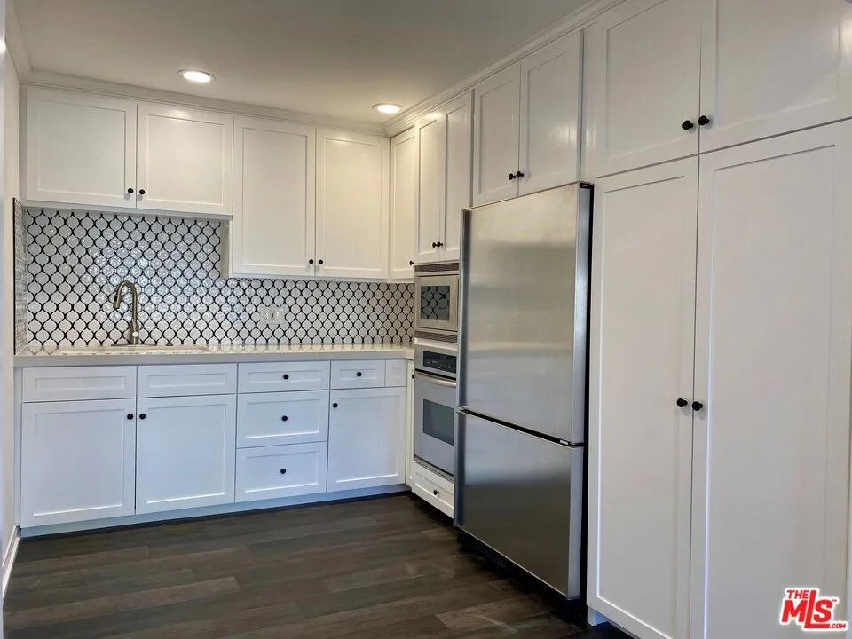 619 S La Brea Avenue #2nd Floor Los Angeles, CA 90036