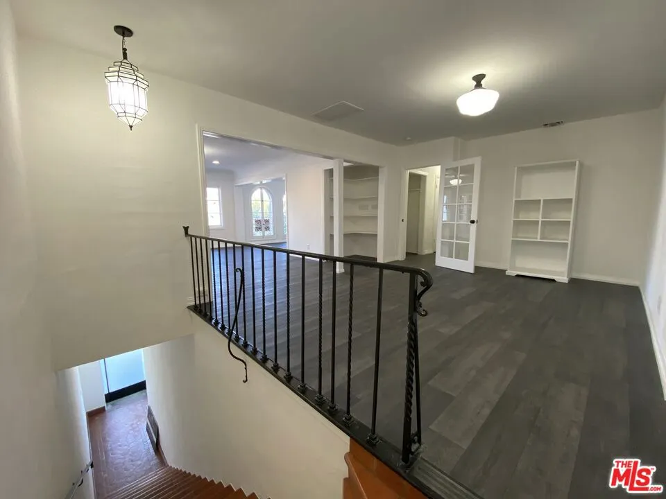 619 S La Brea Avenue #2nd Floor Los Angeles, CA 90036