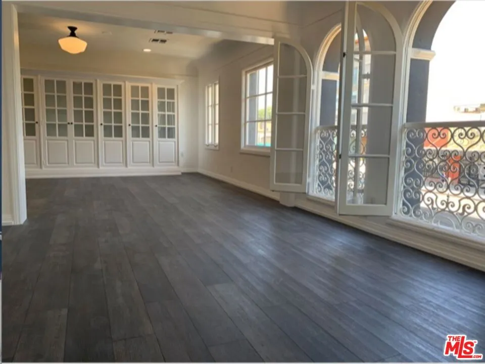 619 S La Brea Avenue #2nd Floor Los Angeles, CA 90036