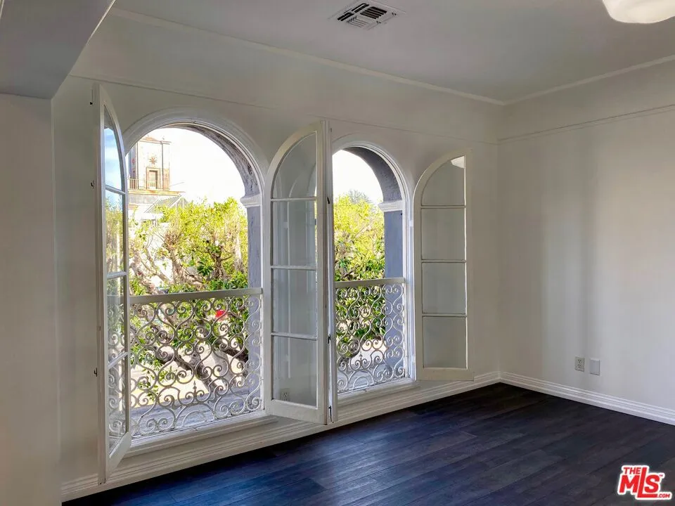 619 S La Brea Avenue #2nd Floor Los Angeles, CA 90036
