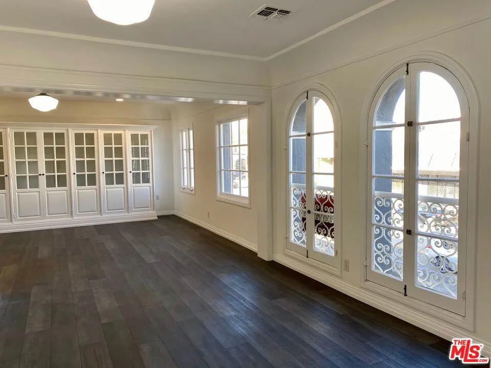 619 S La Brea Avenue #2nd Floor Los Angeles, CA 90036