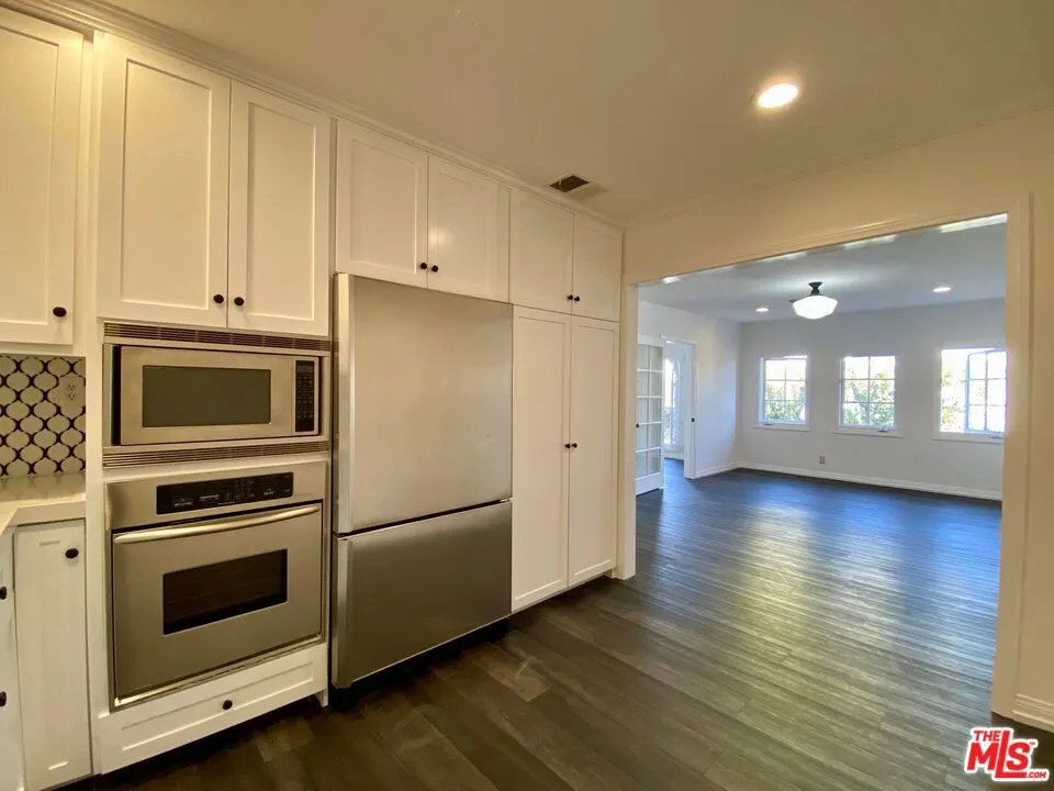 619 S La Brea Avenue #2nd Floor Los Angeles, CA 90036