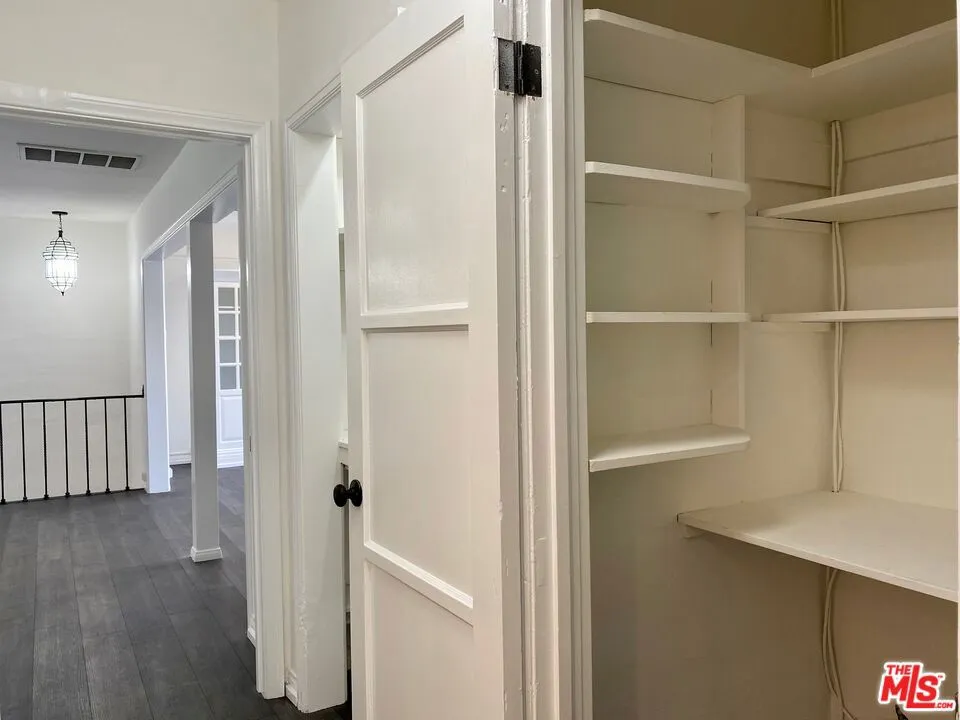 619 S La Brea Avenue #2nd Floor Los Angeles, CA 90036