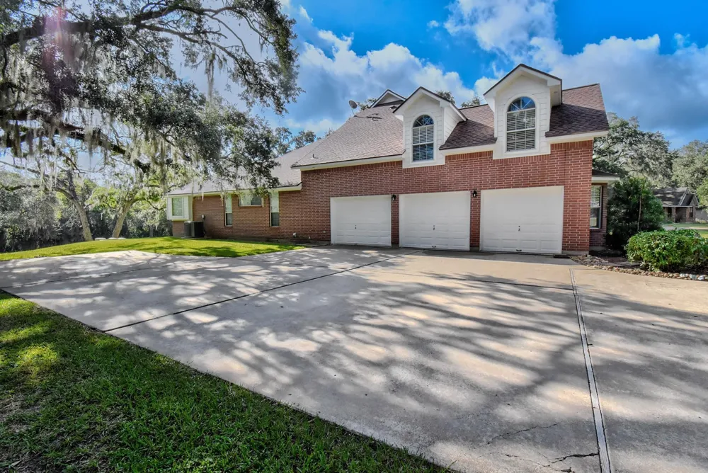 7547 County Road 684d Sweeny, TX 77480
