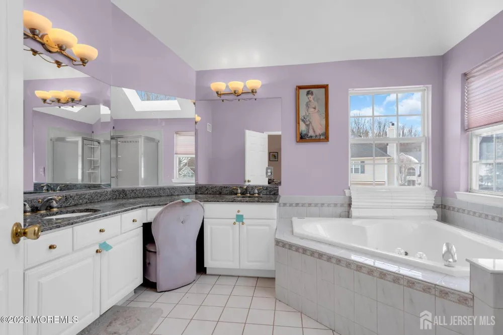 18 Lysbeth Lane Matawan, NJ 07748