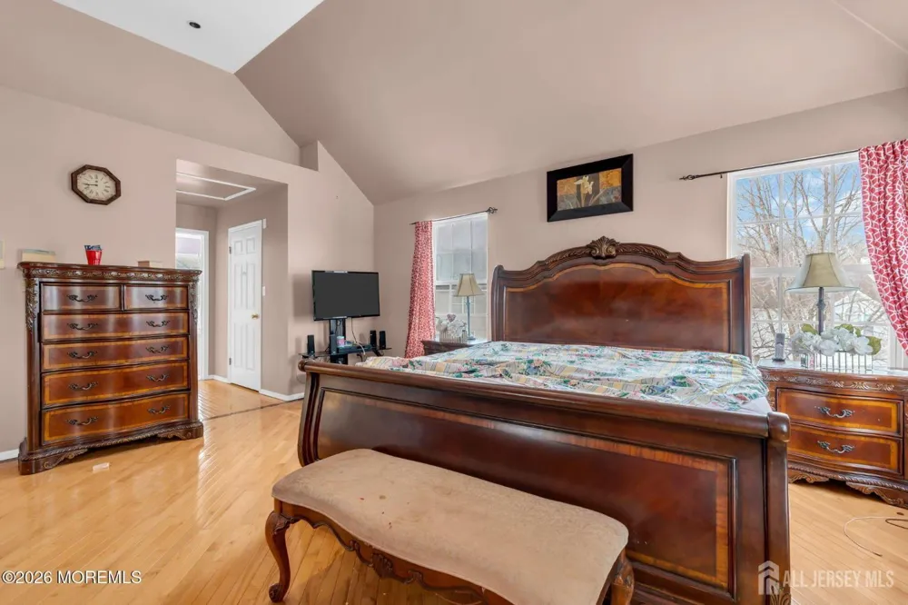 18 Lysbeth Lane Matawan, NJ 07748