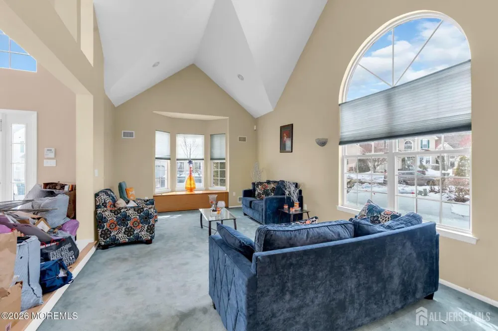 18 Lysbeth Lane Matawan, NJ 07748